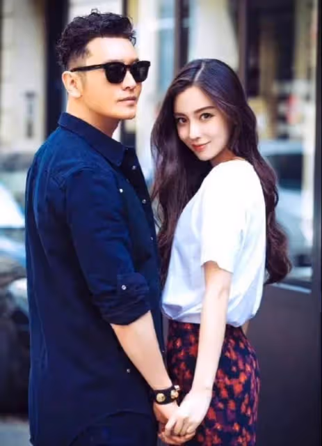 楊穎:和外國男子貼面熱聊,疑被揩油卻毫無反應,單身的她放開了