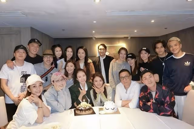 厲害!TVB富貴女星攜劇組同事慶生,曝直播帶貨銷售額突破五百萬