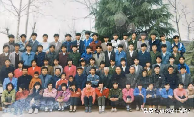 一起同甘共苦!高中同窗好友「在我家吃住三年」如今事業有成 再次與他見面「心全涼了」
