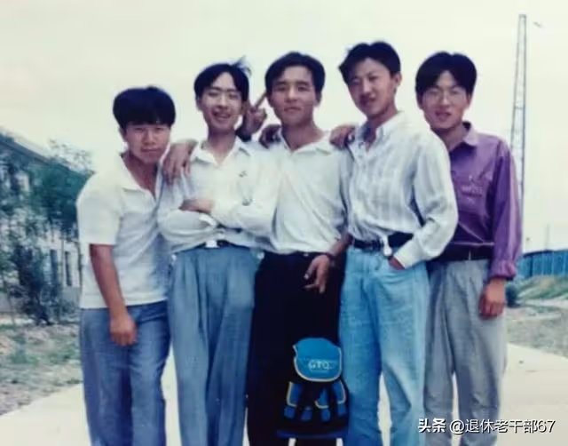 一起同甘共苦!高中同窗好友「在我家吃住三年」如今事業有成 再次與他見面「心全涼了」