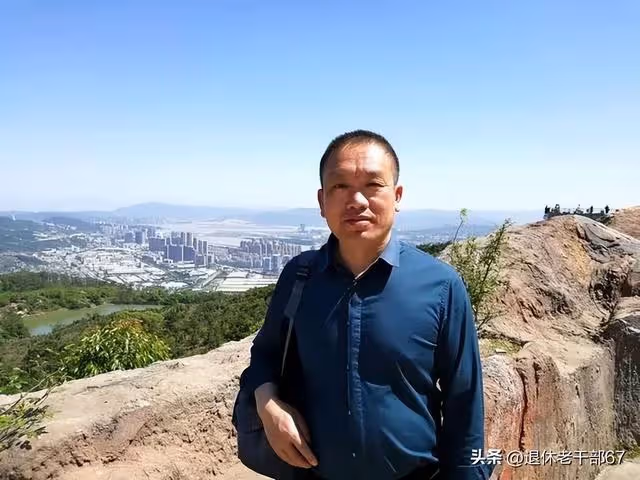 一起同甘共苦！高中同窗好友「在我家吃住三年」如今事業有成　再次與他見面「心全涼了」
