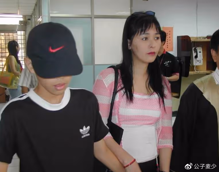 她經歷9個男人,無縫銜接,現在依然是頂流,無數男人的女神