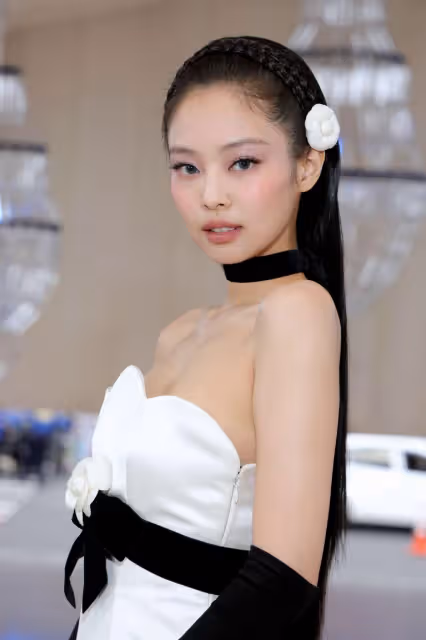 BLACKPINK Jennie時尚活動大放異彩，宋慧喬Jennie同框引關注！