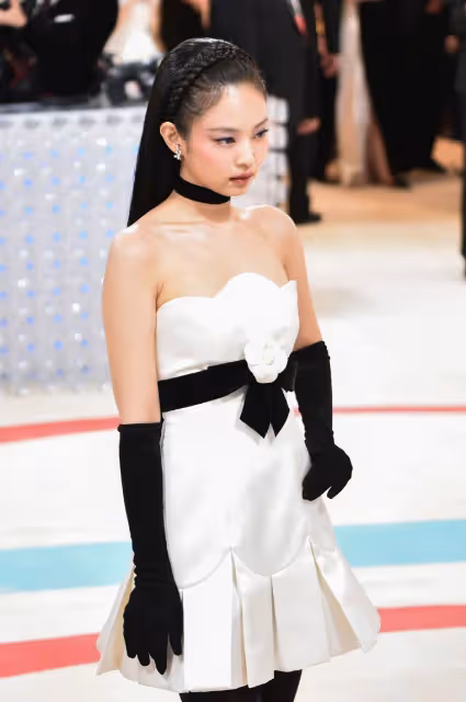 BLACKPINK Jennie時尚活動大放異彩，宋慧喬Jennie同框引關注！