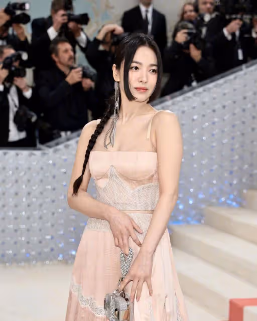 BLACKPINK Jennie時尚活動大放異彩，宋慧喬Jennie同框引關注！