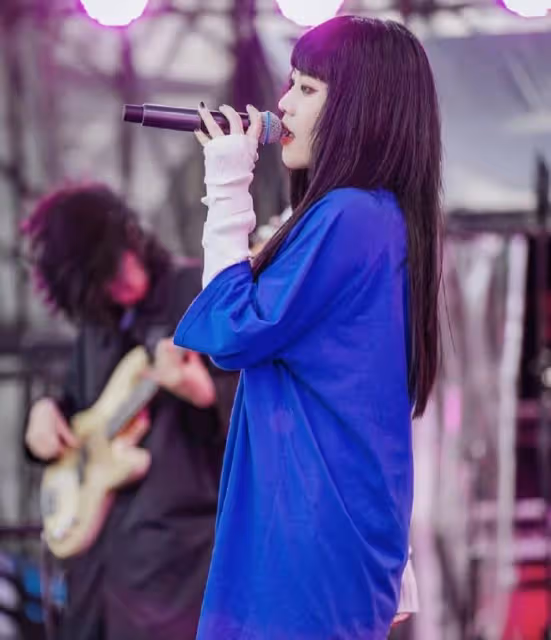 竇唯21歲小女兒登台演出!酷勁十足被指像王菲,媽媽曾小三上位
