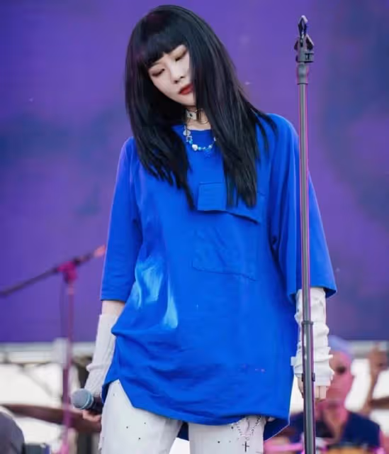 竇唯21歲小女兒登台演出!酷勁十足被指像王菲,媽媽曾小三上位