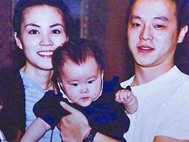 竇唯21歲小女兒登台演出!酷勁十足被指像王菲,媽媽曾小三上位