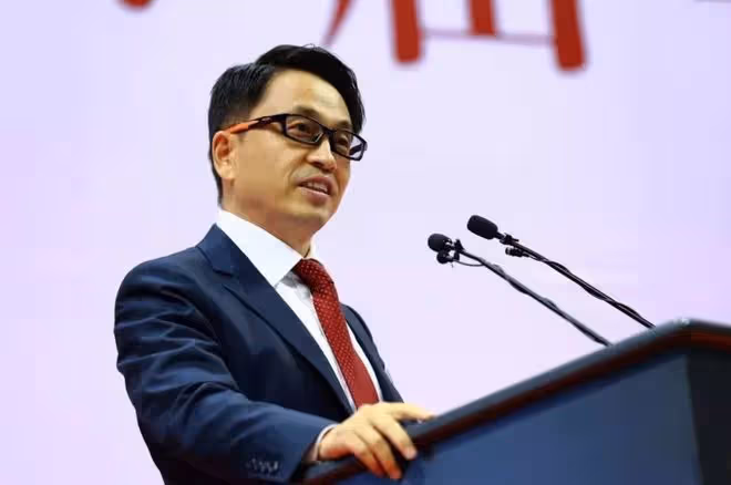 河南富豪坐擁數百億,管理數千億投資基金,妻子卻只開一台豐田車