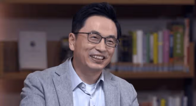 河南富豪坐擁數百億,管理數千億投資基金,妻子卻只開一台豐田車