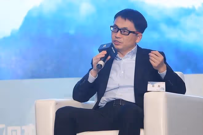 河南富豪坐擁數百億,管理數千億投資基金,妻子卻只開一台豐田車