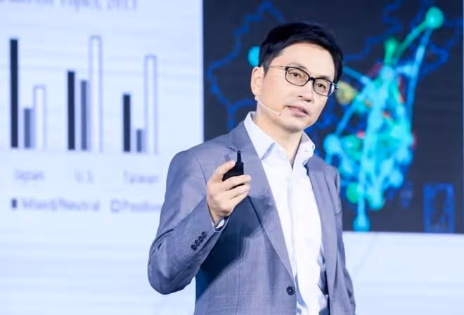 河南富豪坐擁數百億,管理數千億投資基金,妻子卻只開一台豐田車