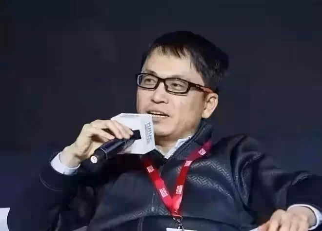 河南富豪坐擁數百億,管理數千億投資基金,妻子卻只開一台豐田車
