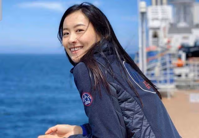 TVB前當家花旦近況曝光!與法籍老公海邊度假,素顏出鏡狀態佳