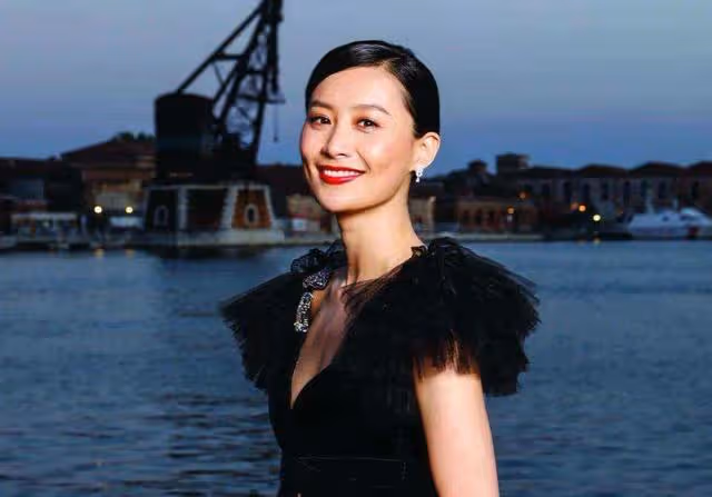 TVB前當家花旦近況曝光!與法籍老公海邊度假,素顏出鏡狀態佳