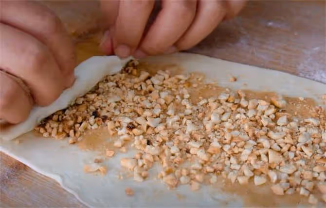 花生不要油炸了,教你好吃到爆炸的做法,加碗麵粉酥脆醇香,過癮