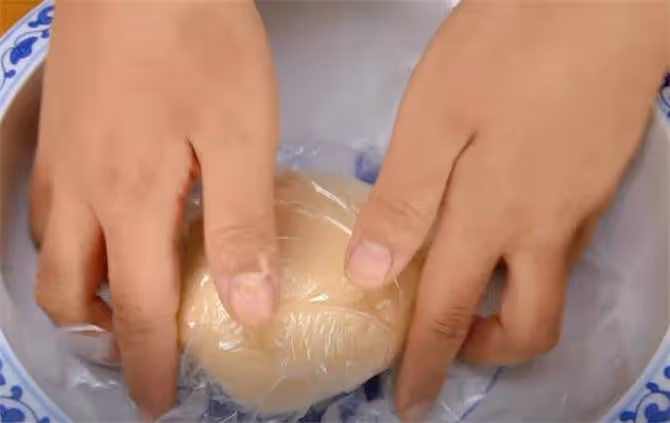 貓耳朵家常做法,放冰箱凍一凍,金黃酥脆又香甜,在家自己就能做