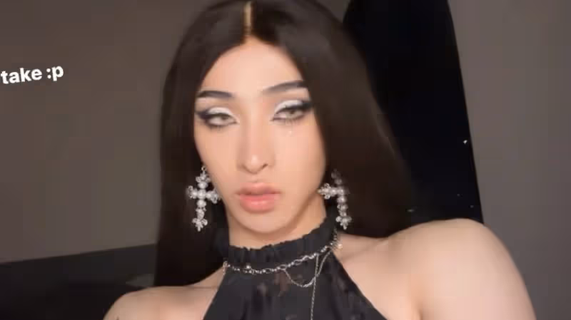 伊能靜兒子無懼爭議再穿女裝！秀直角肩妝容誇張，扭動身姿自信嫵媚