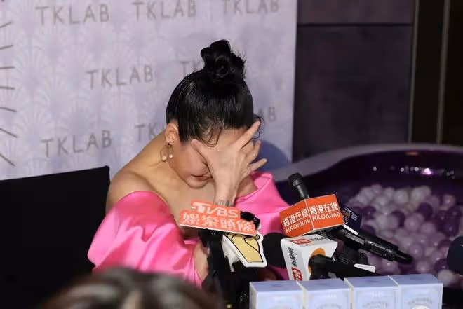 小S最新採訪盡顯聰明,被問及汪小菲笑而不答,透露被大S下封口令