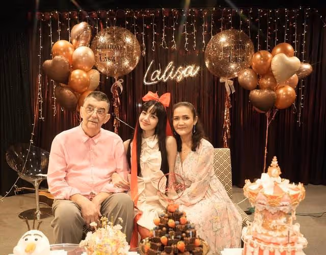 BLACKPINK人間芭比LISA14歲打敗4000人擠進YG!曾因素顏被攻擊