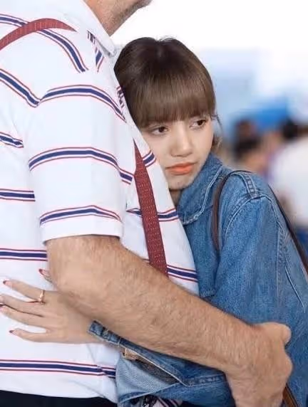 BLACKPINK人間芭比LISA14歲打敗4000人擠進YG!曾因素顏被攻擊