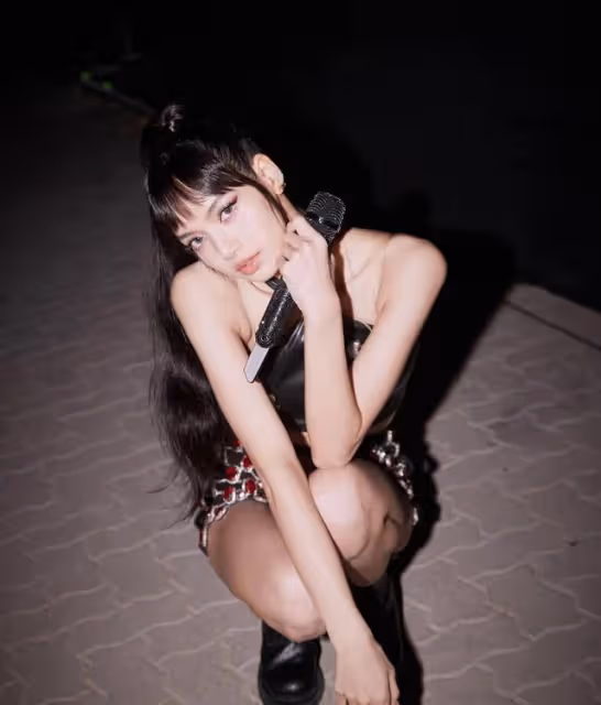 BLACKPINK人間芭比LISA14歲打敗4000人擠進YG!曾因素顏被攻擊
