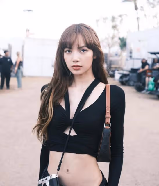 BLACKPINK人間芭比LISA14歲打敗4000人擠進YG!曾因素顏被攻擊