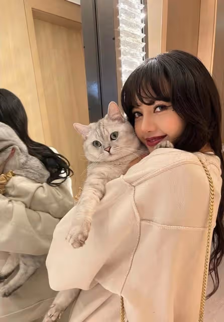 BLACKPINK人間芭比LISA14歲打敗4000人擠進YG!曾因素顏被攻擊