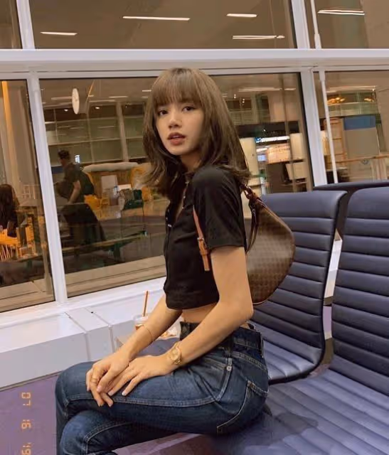BLACKPINK人間芭比LISA14歲打敗4000人擠進YG!曾因素顏被攻擊
