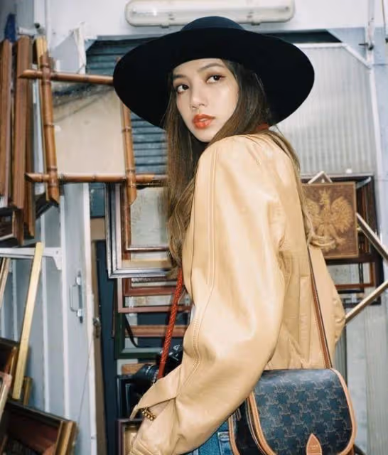 BLACKPINK人間芭比LISA14歲打敗4000人擠進YG!曾因素顏被攻擊