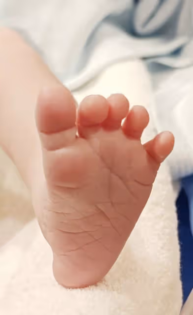 37歲魏晨官宣當爸，曬夫妻孕期寫真，不忘加入橙子等元素取悅粉絲