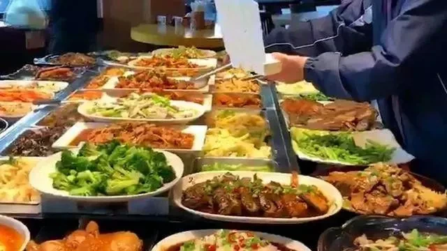 不管吃什麼自助餐，這2種食物都不要碰，員工：我們自己都不願吃!