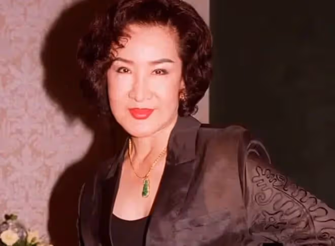 79歲歌后楊小萍去世！結過3次婚情路坎坷，曾被丈夫背叛霸占財產
