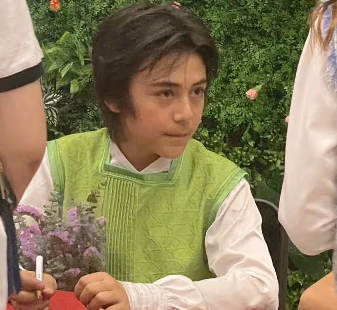 劉燁兒子諾一顏值大幅提升！12歲五官精緻氣質好，被指像外國明星