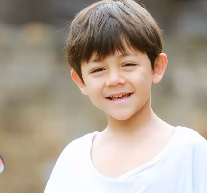 劉燁兒子諾一顏值大幅提升！12歲五官精緻氣質好，被指像外國明星