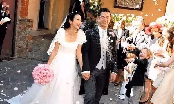 5位當後媽的女星，一輩子沒生育過，如今最大的63歲，最小的44歲