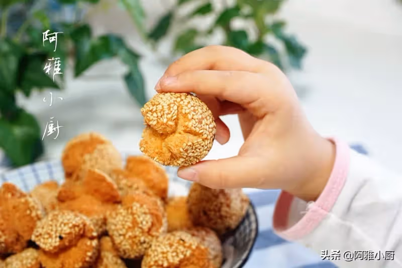 火遍全網的零食，1碗麵粉2個雞蛋，不揉面不發面，出鍋全家都愛吃