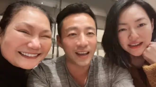 汪小菲接女兒放學過家門而不入,與友人深夜買醉,偶遇小S遭無視