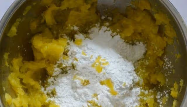 做南瓜餅時,別再用麵粉了!改用它做,口感更加鬆軟,越吃越香~