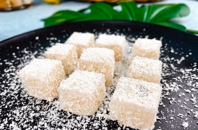 家裡有小孩,給他做雪梨糕解饞,健康又好吃,常吃對喉嚨好~
