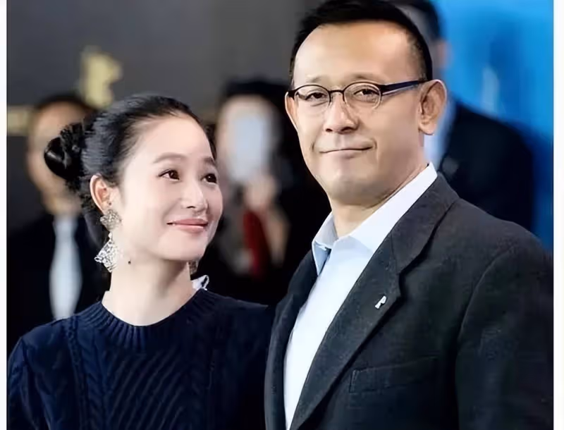 姜文第一次為了愛情向世俗低頭？傲氣硬漢為何對周韻如獲至寶