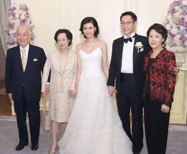 400億家產不能花,許晉亨後悔與何超瓊離婚嗎?反正李嘉欣很難受