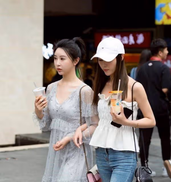 時尚百搭又耐穿的牛仔褲讓你秀出苗條身材