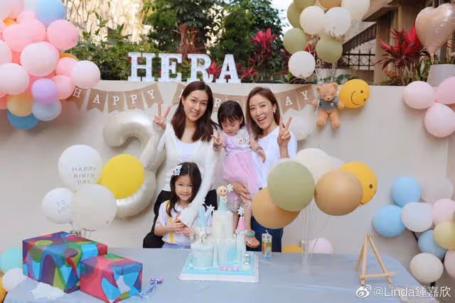 兩位TVB前花旦開心聚會!素顏亮相被贊狀態佳,6個孩子太熱鬧