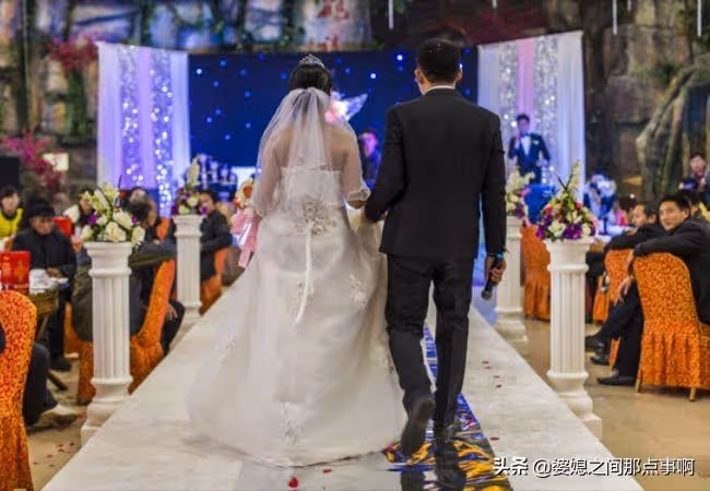 給小姑子結婚紅包，女兒隨口說句話，老公跪求原諒：她說錢少了