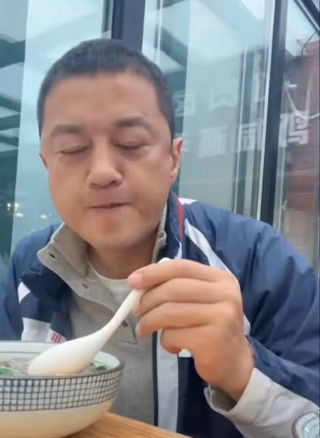 李亞鵬又被罵上熱搜,原因妻子批評早餐店老闆,一碗餛飩48元太貴