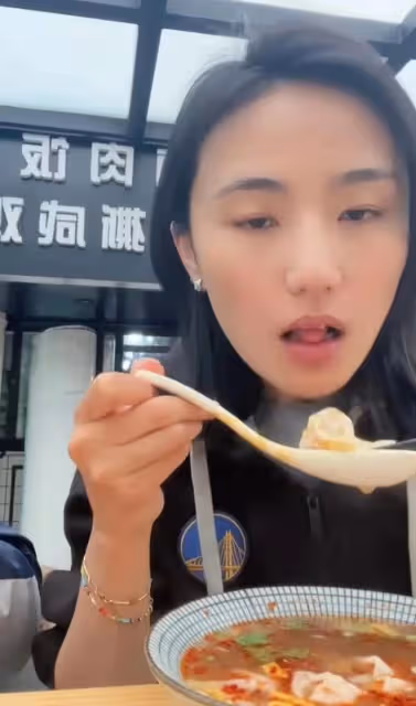 李亞鵬又被罵上熱搜,原因妻子批評早餐店老闆,一碗餛飩48元太貴