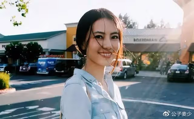 她玩了5個男人,三次當「三」,卻依舊是頂流