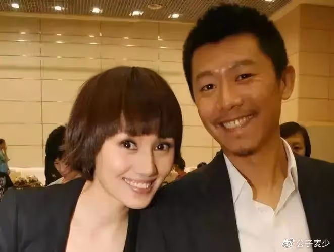 她玩了5個男人，三次當「三」，卻依舊是頂流