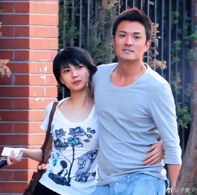 她玩了5個男人，三次當「三」，卻依舊是頂流